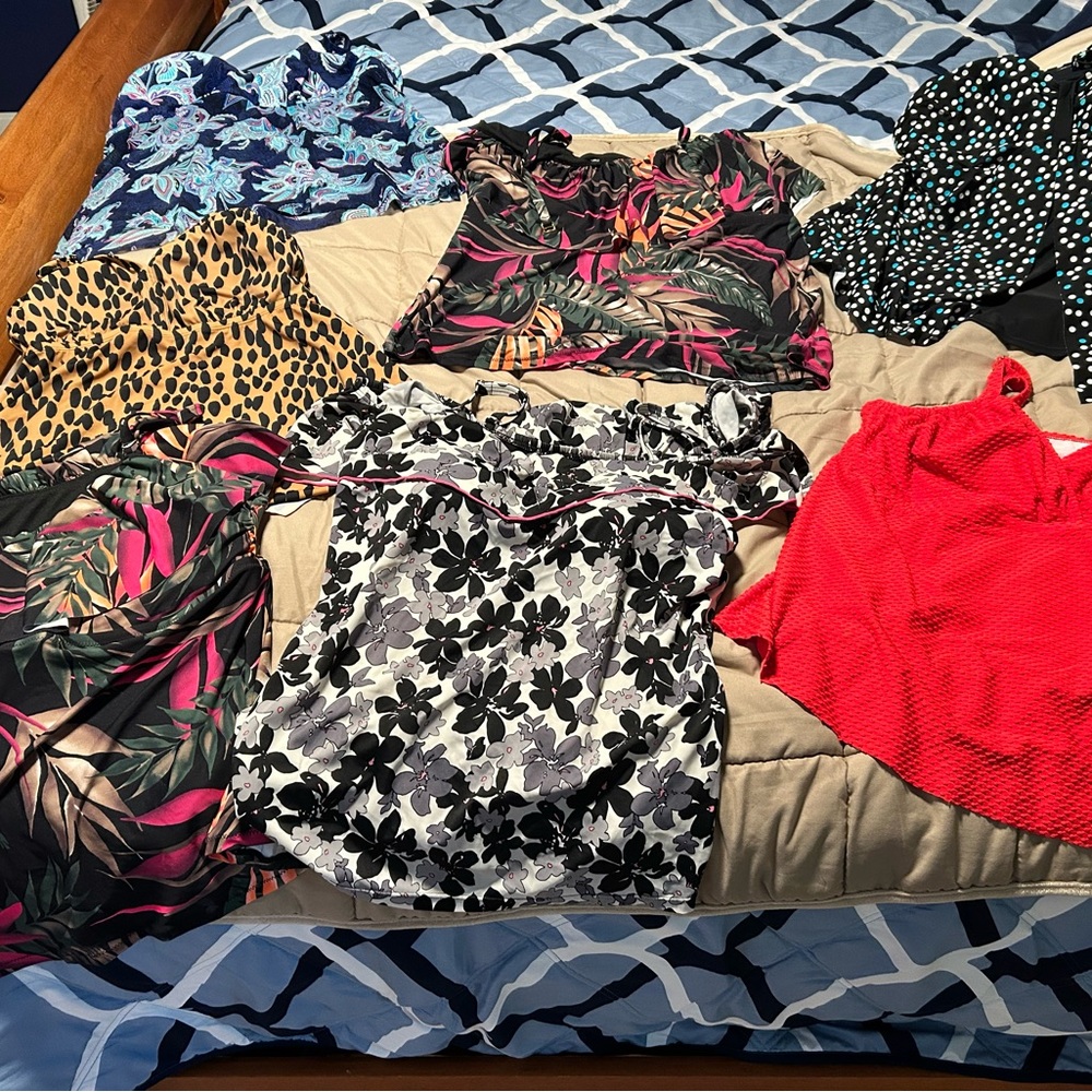 Women’s lot of 7 swim tops size xl.